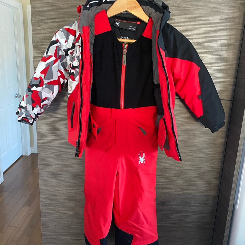 Snowsuit, ski suit looks like new🤗